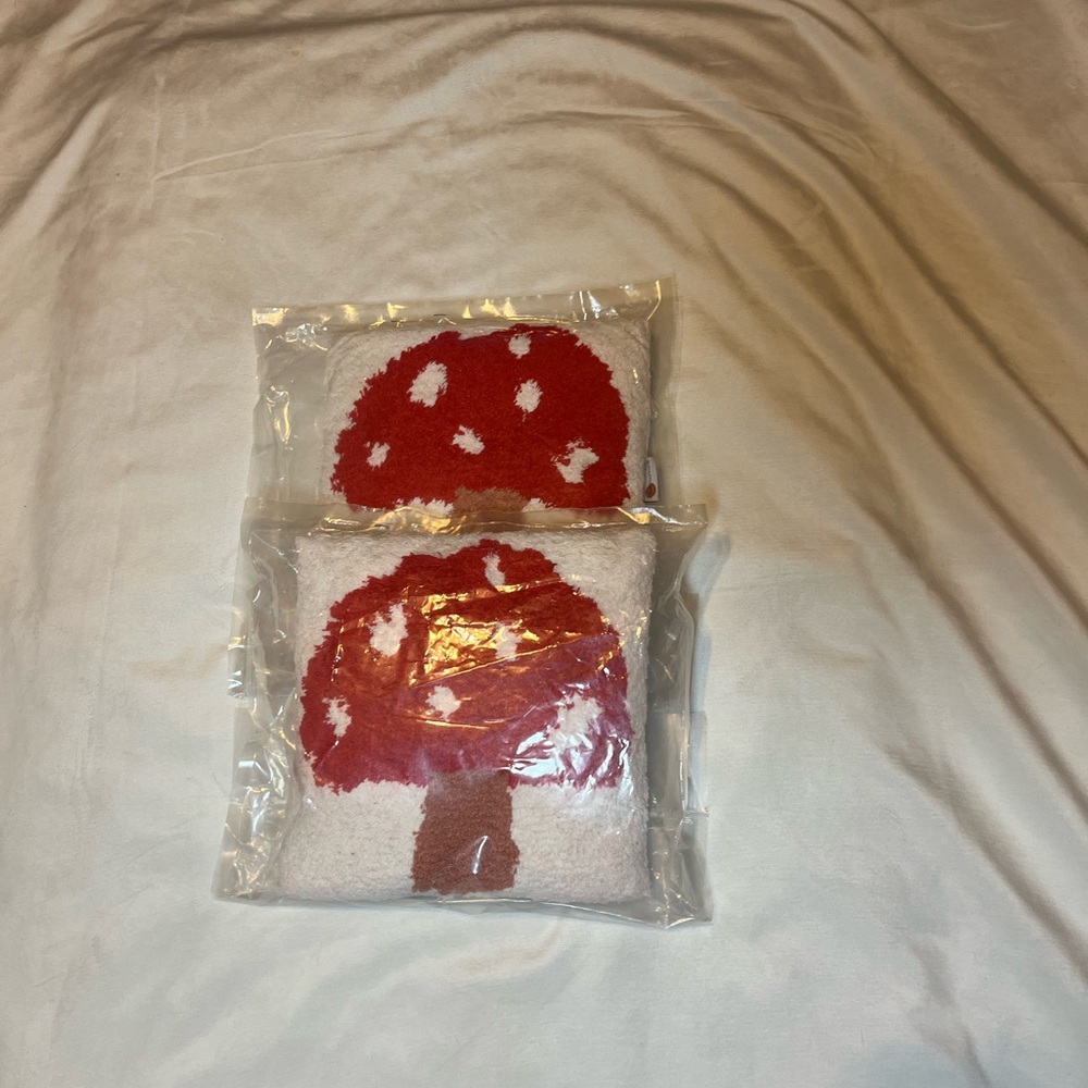 Red Mushroom Decorative Pillow Set